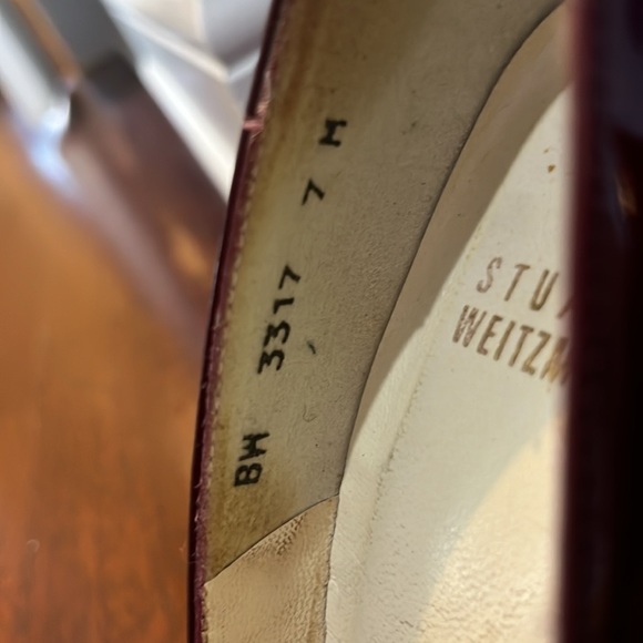 Stuart Weitzman maroon patent leather heels - Picture 4 of 8
